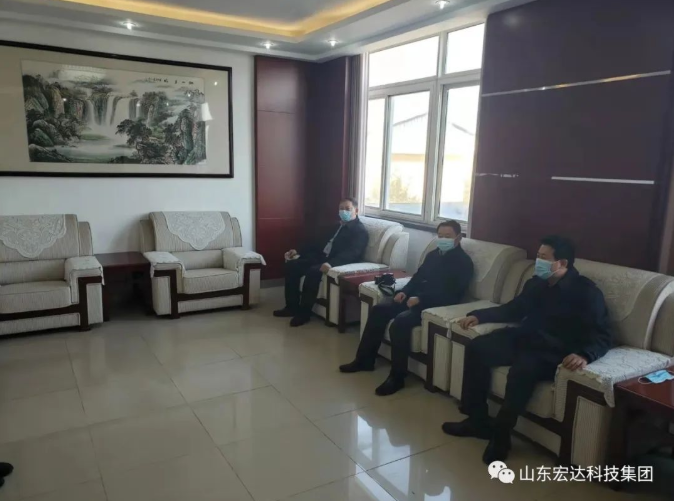 山东乐鱼app官方在线入口集团副总经理张广义到开发区派出所慰问