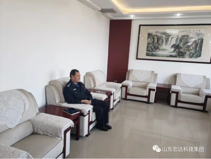 山东乐鱼app官方在线入口集团副总经理张广义到开发区派出所慰问